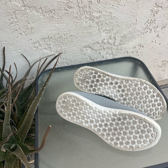 NOBULL Gray and White Minimalist Sneakers - Picture 6 of 9